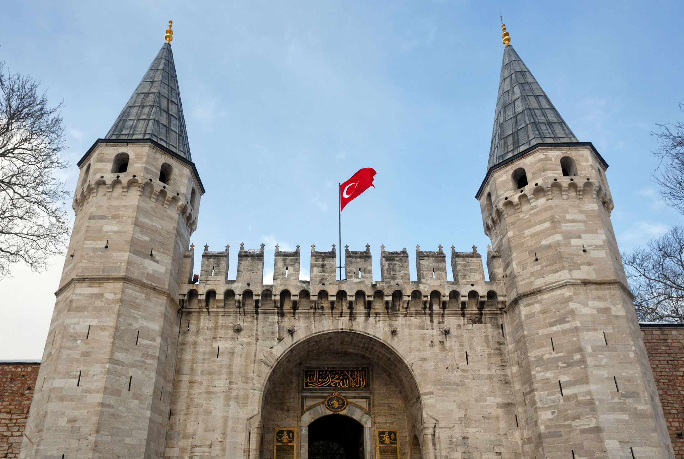 topkapi-palace-entrance